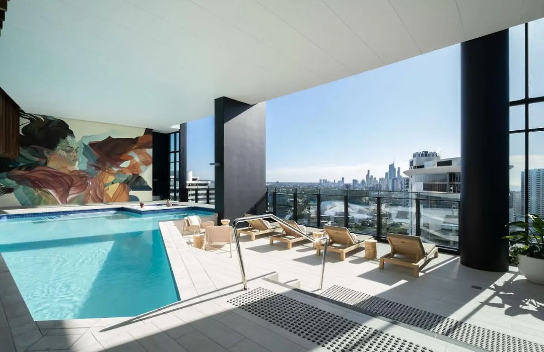 Luxury Casino Apartment In Broadbeach Island-1