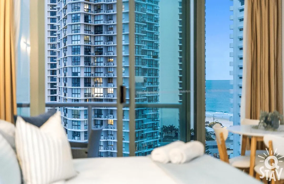 Legends Surfers Paradise Mid Week Madness Deal - Q Stay-1