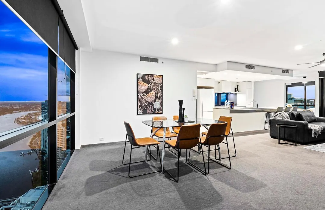 Three Bedroom Ocean View Apartments At Circle On Cavill - One Free Parking! - Self Contained & Privately Managed - Wow Stay-1