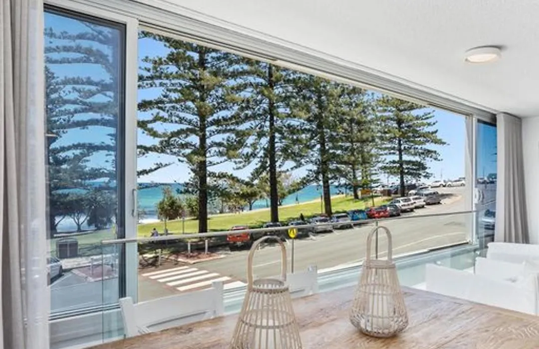 Burleigh Beach Abode With Oceanfront Beach View-1