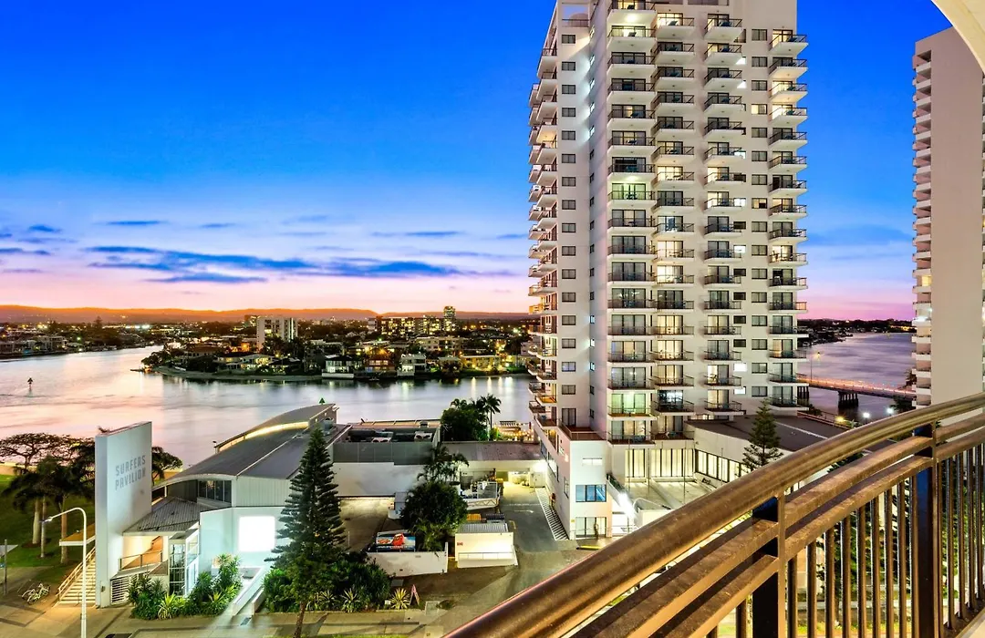 Self Contained Apartments At Chevron Renaissance - Privately Managed - Wow Stay-1
