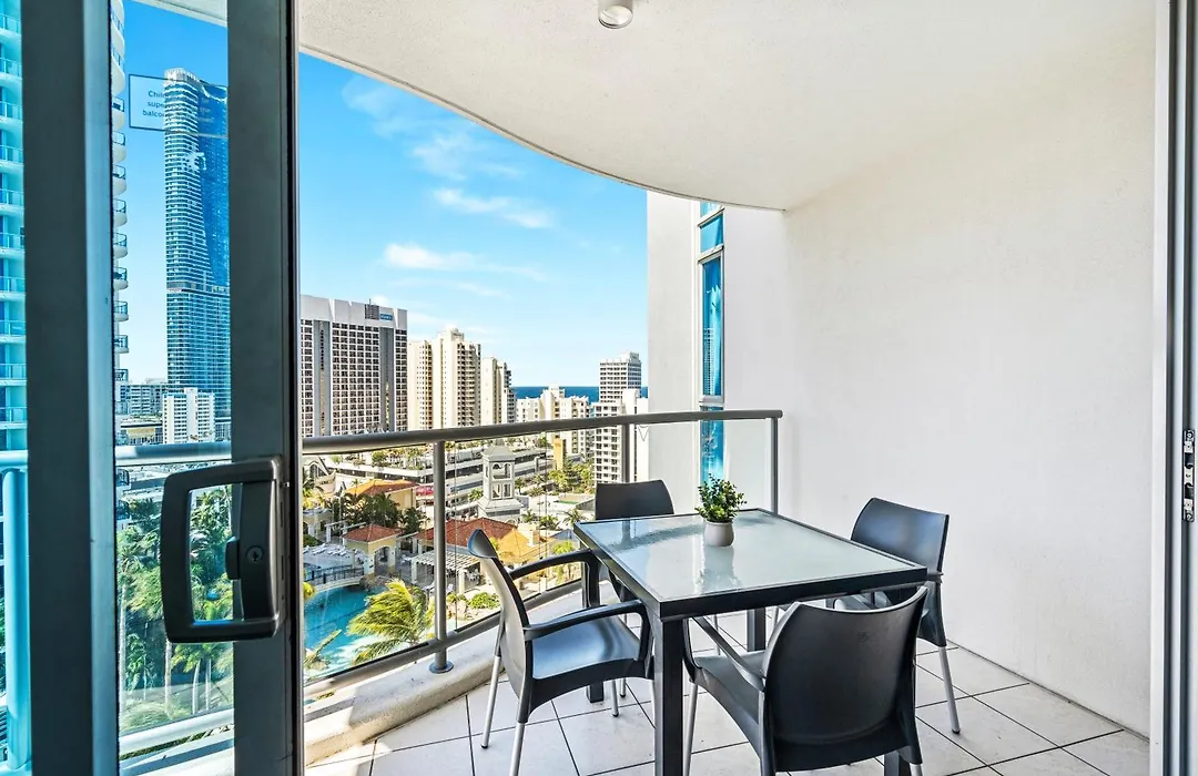Kids Stay Free In Hinterland View 2 Bedroom 1 Bathroom Apartment At Chevron Renaissance- Q Stay-1