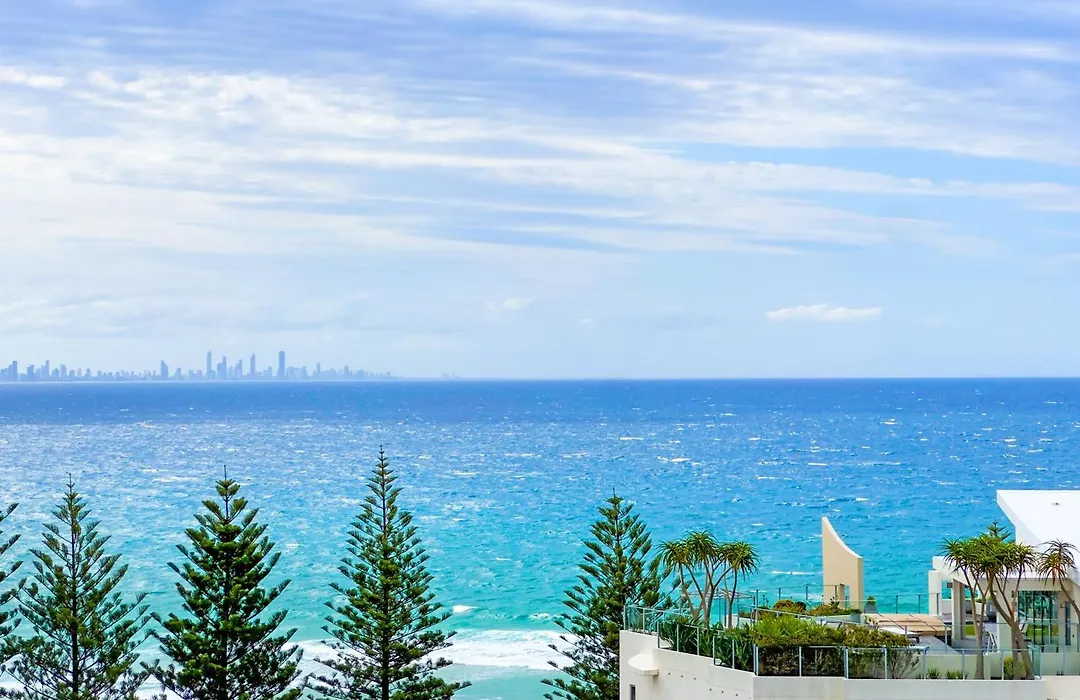 Rainbow Commodore Coolangatta-1