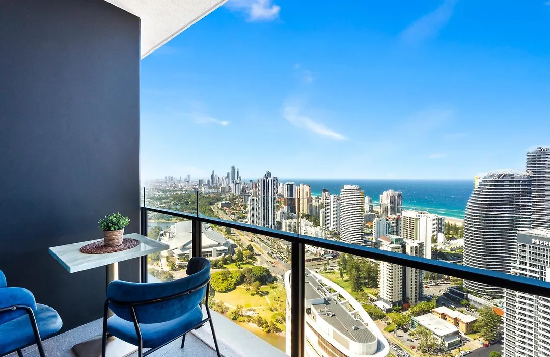2 Bedroom 1 Bathroom Private Apartments At Casino - Paid Parking Only-1
