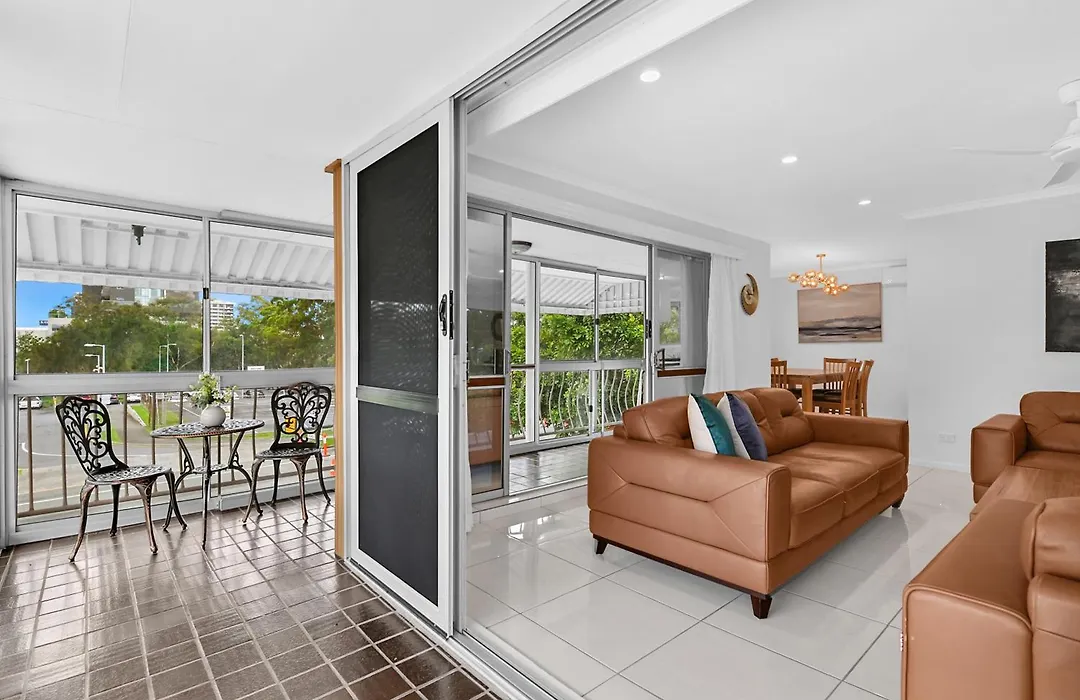 Central Located 3 Bedroom Unit In Southport-1
