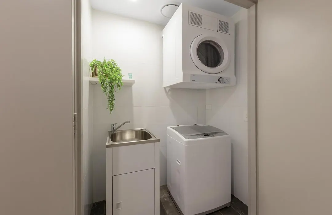 Meriton Suites Southport-1
