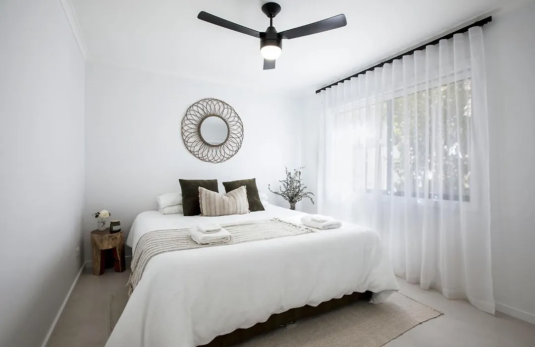 Coastal 2-Bed Apartment With Courtyard-1