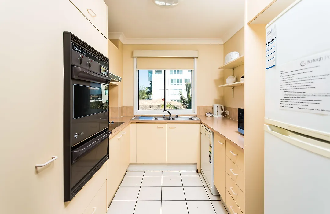 Burleigh Point Holiday Apartments-1