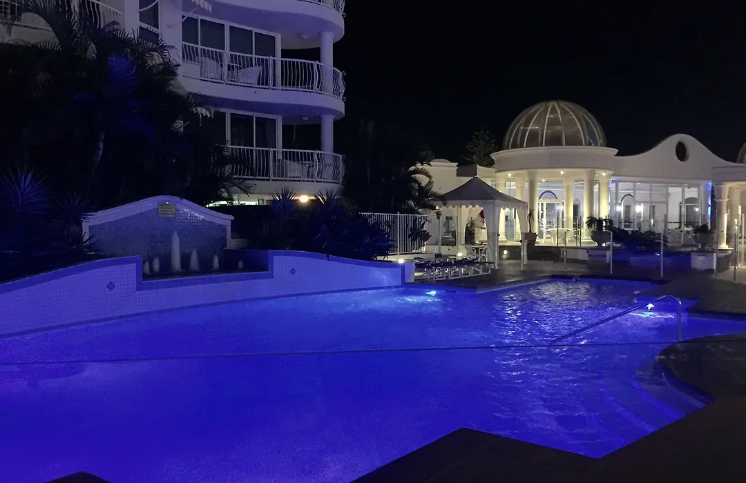 Broadbeach Holiday Apartments-1