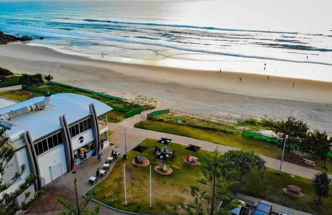 Burleigh Breeze Getaway-1