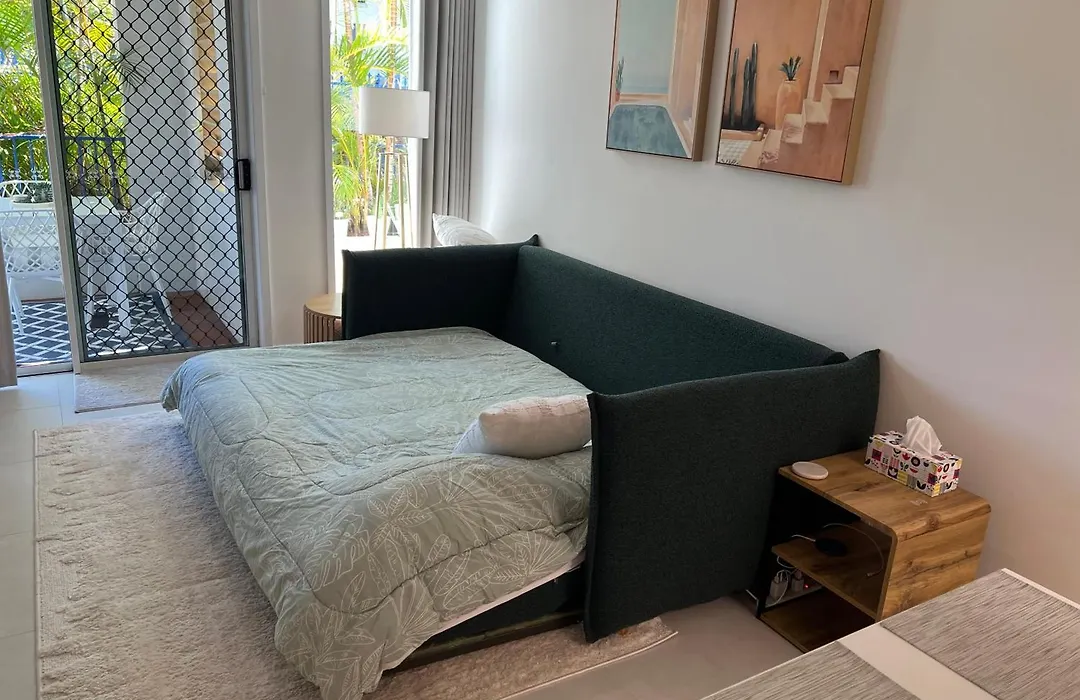 Coastline Escape Renovated Unit - King Bed - Quiet Area - Parking Included-1