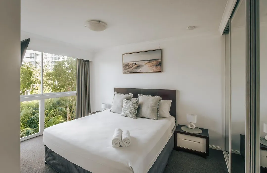 The Crest Apartments - Main Beach-1