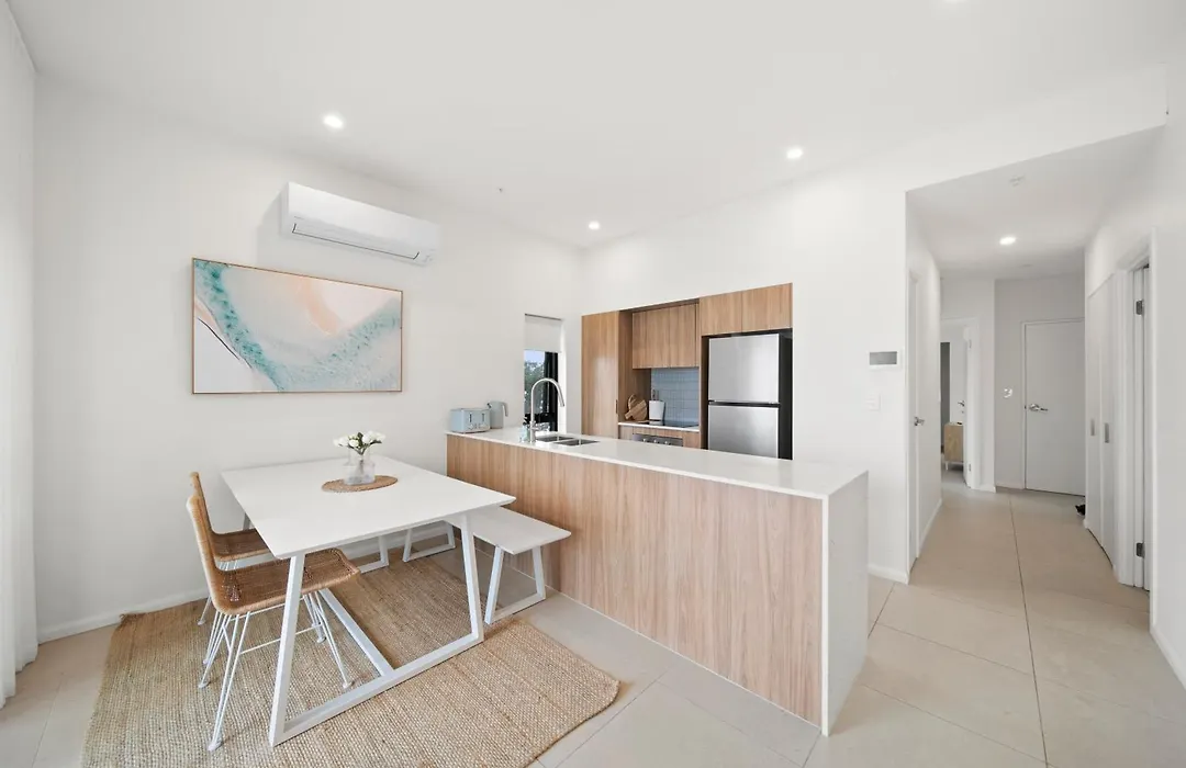 2 Bed, 2 Bath Ocean View Apt! Parking, 250M To Beach-1