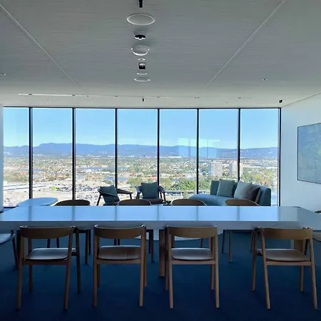 Broadbeach Luxury Oceanview 2Beds Apartment 49F-3