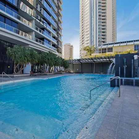 Circle On Cavill Surfers Paradise- 3 Bedroom Spa Apartment-3