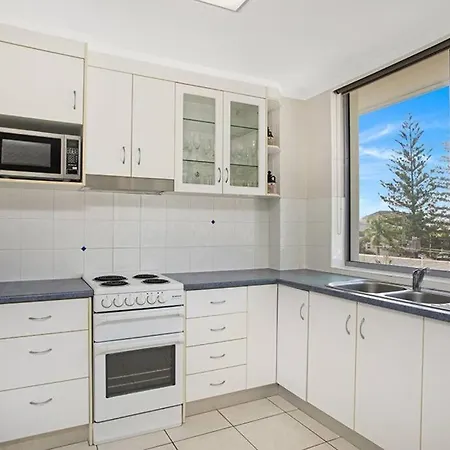 Teenamara - Hosted By Burleigh Letting-3