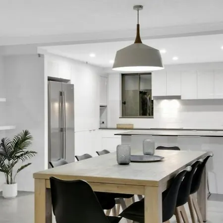 Gemini Court - Hosted By Burleigh Letting-2
