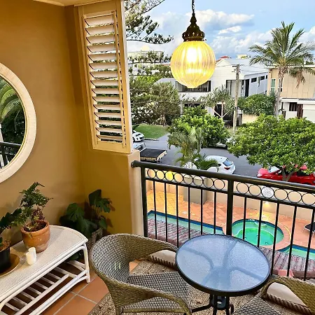 'Little Mermaid' Beach Apartment Best Location Walk To Beach And Restaurants - Sleeps 4-3