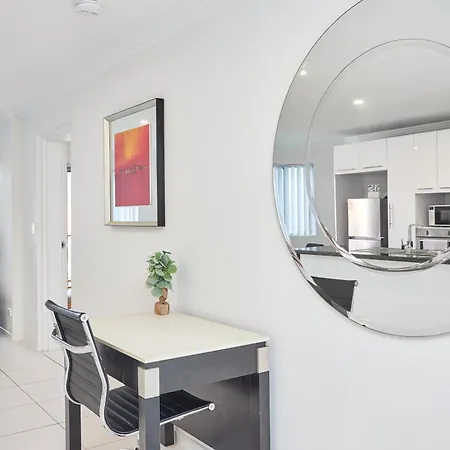 Comfort Two Bedroom Apartment Next To Water Park In Southport Nouse-3