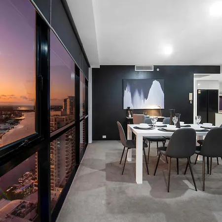 Three Bedroom Ocean View Apartments At Circle On Cavill - One Free Parking! - Self Contained & Privately Managed - Wow Stay-3