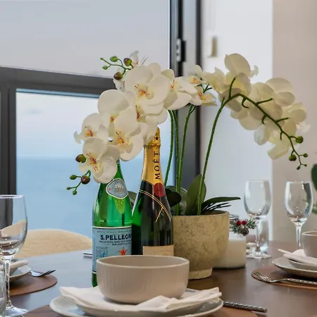 Unbelievable Level 59 Oceanview 2 Bed Apartment-3