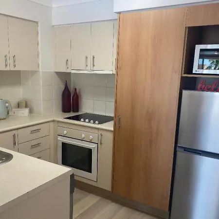 Broadbeach - Shop, Dine & Unwind-3