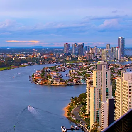 Circle On Cavill Surfers Paradise- 2 Bedroom Sky Home-3
