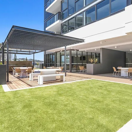 2 Bedroom Luxury In Burleigh Heads!-2