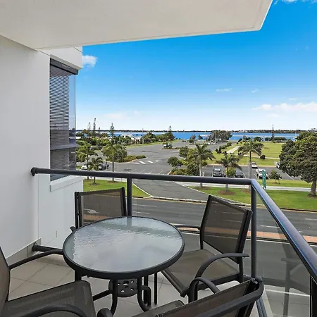 Aqualine Apartments On The Broadwater-3