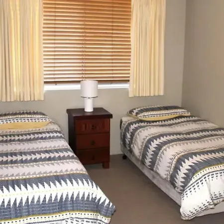 Paradise Grove Holiday Apartments-3