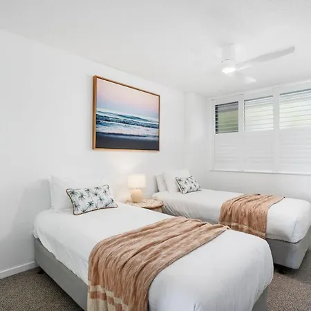 Burleigh Beach Abode With Oceanfront Beach View-3