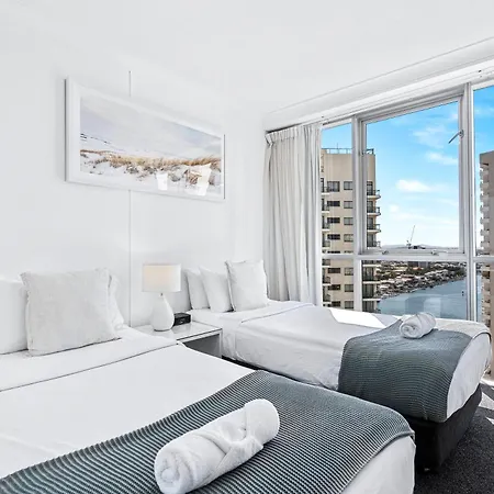 Chevron Renaissance Surfers Paradise Mid Week Madness Deal - Q Stay-3