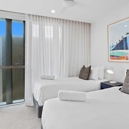 Luxury Ocean View Burleigh Apartment-3