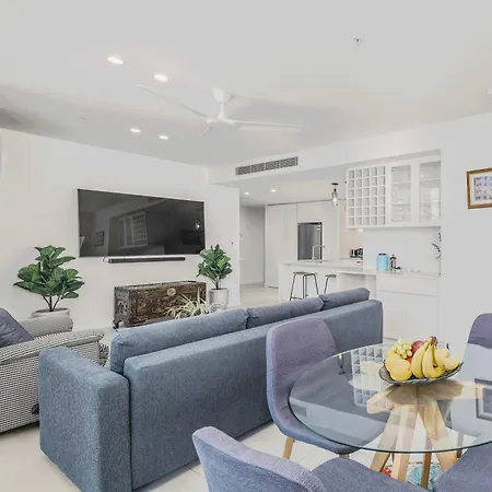 2 Bedroom Ocean-Viewing Apartment-2