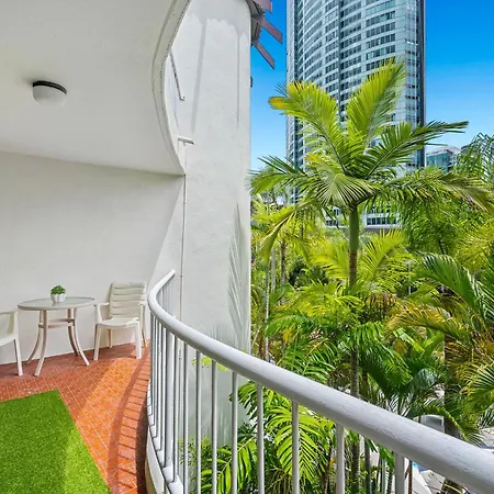 Surfers Paradise Mediterranean Beachside Apartment Pet Friendly-3