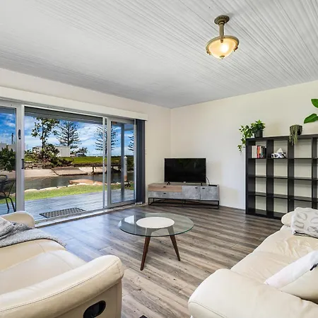 Canal Luxury Living & Boat Ramp Coastalcoastretreats-3