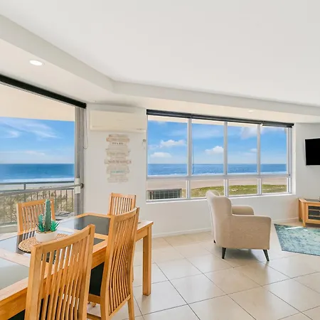 Oceanside Resort - Absolute Beachfront Apartments-3