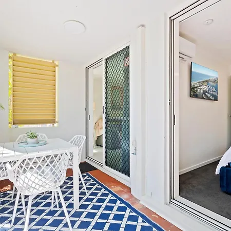 Coastline Escape Renovated Unit - King Bed - Quiet Area - Parking Included-2