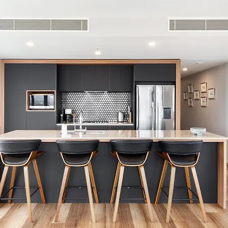 Stunning 180 Degree Views At Avalon Apartment-3
