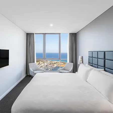Meriton Suites Southport-3