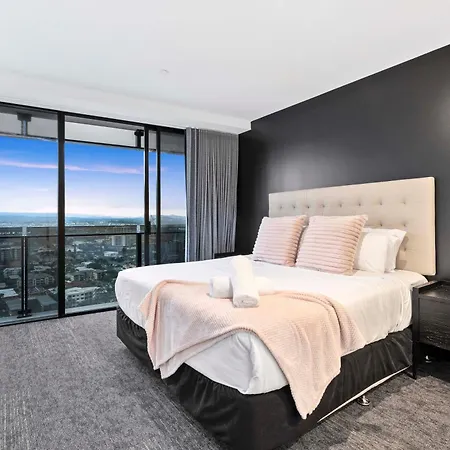 Two Bedroom Self Contained Apartments - Circle On Cavill - Privately Managed-2