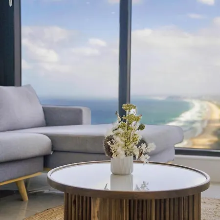 Coast & Sky - Lv 49 Private Beachfront Luxury Suite In Ocean By Meriton-3