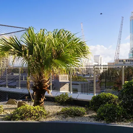 Top Of The Mark- Top Floor Apartment - Parking, Tennis & Pool-2