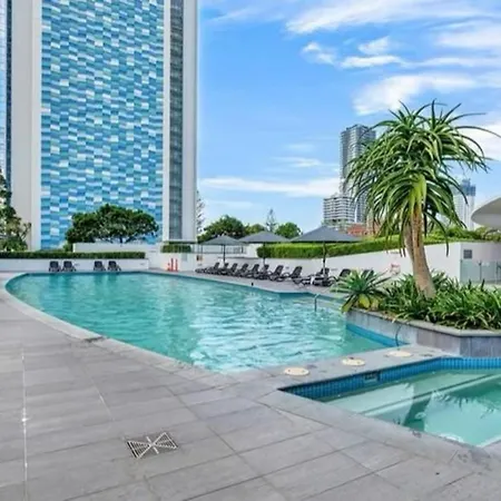Large Modern 3 Bedroom Apartment With City Views - Coasthm-2