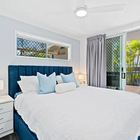 Coastline Escape Renovated Unit - King Bed - Quiet Area - Parking Included-3