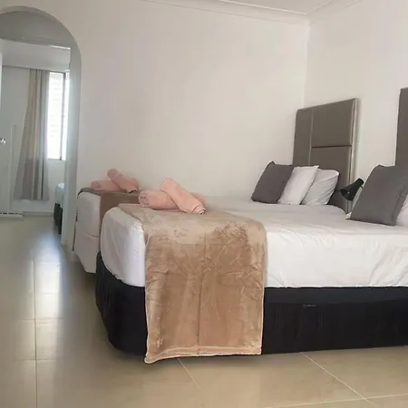 St Tropez Surfers Paradise-2