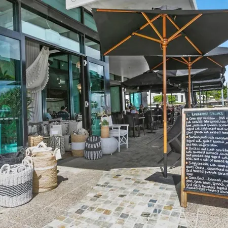 Beach Pad Close To Airport And Iconic Kirra Beach-2