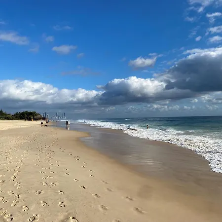 Outrigger Burleigh-3