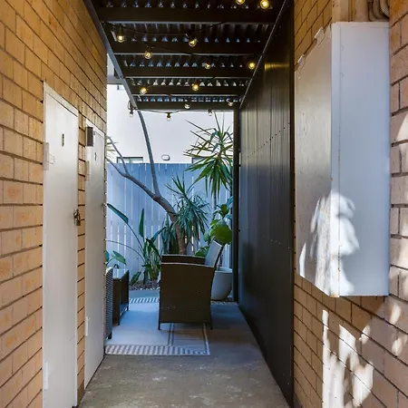 Coastal 2-Bed Apartment With Courtyard-2