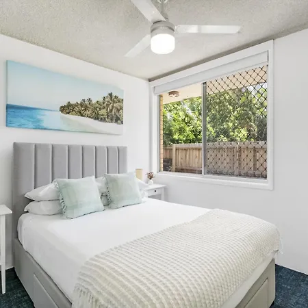 Cosy Ground Floor Unit Moments From The Beach-2